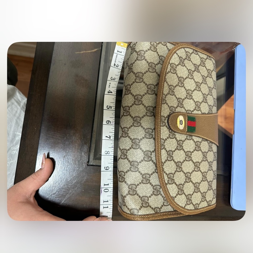 Vintage Authentic Gucci GG Supreme Beige Monogram Clutch
